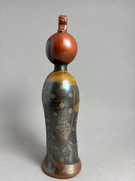 Kokeshi galbée Coiffe rouge fleur Sakura