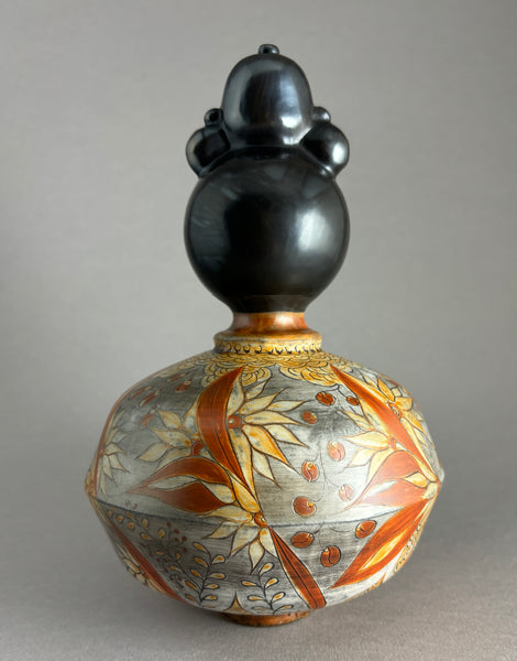 Kokeshi forme hexagonale courbe au chignon foncé métallisé